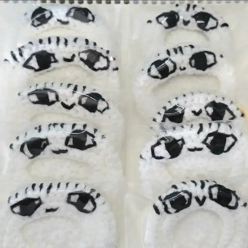 [BUNJANG] Hand-Knitted Beanie with Face and Flower Bouquet Design / 찐이야 얼굴 뜨개모자 / 꽃다발 뜨개