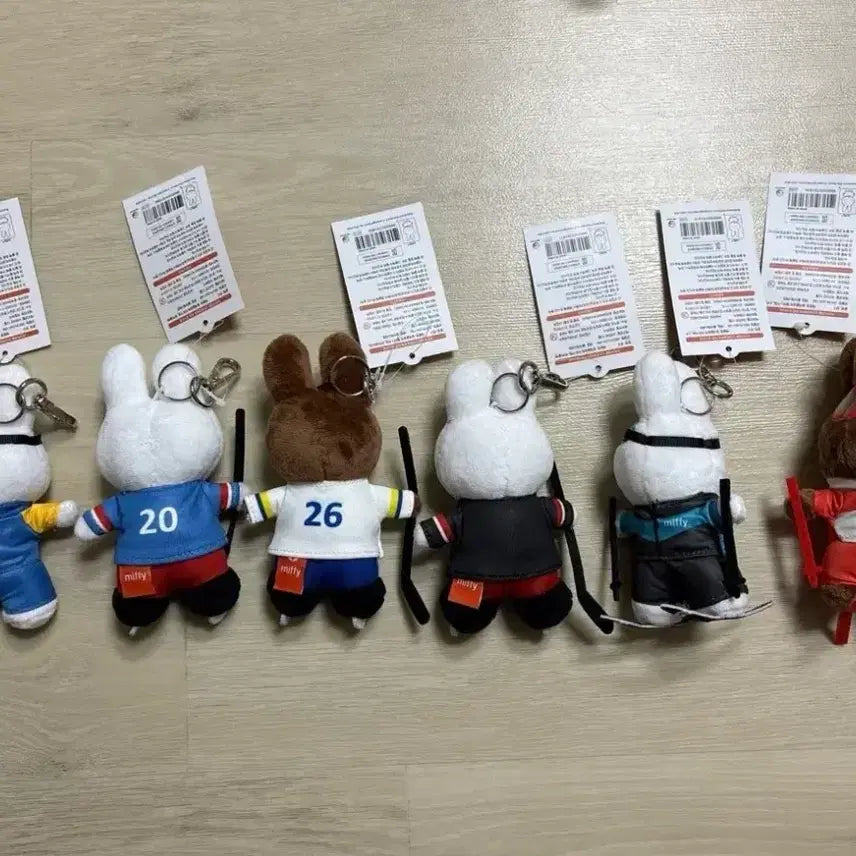 [BUNJANG] Miffy Authentic Sports Themed Keychain Doll Bundle Set / 일괄 판매, 미피 정품 키링 인형 스키 스키점프 아이스하키 하키 스포츠 세트