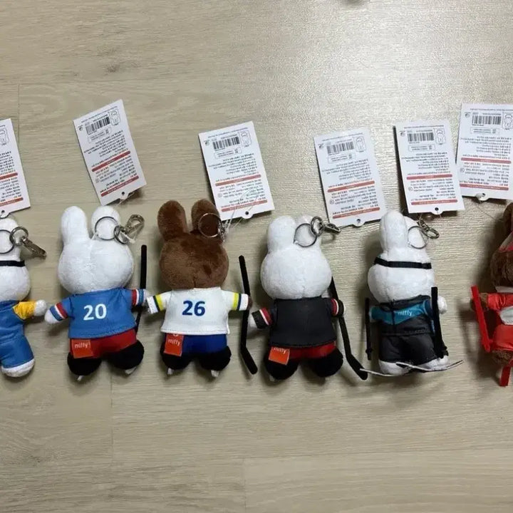 [BUNJANG] Miffy Authentic Sports Themed Keychain Doll Bundle Set / 일괄 판매, 미피 정품 키링 인형 스키 스키점프 아이스하키 하키 스포츠 세트