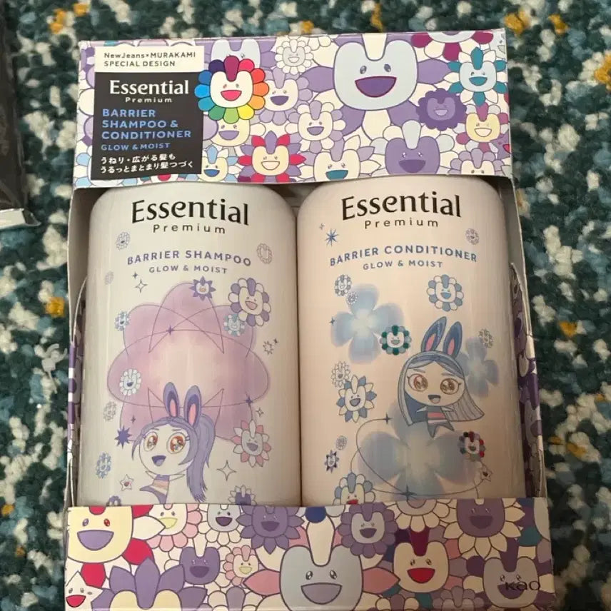 [BUNJANG] NewJeans x Takashi Murakami Essential Shampoo &amp; Conditioner Set / 뉴진스 무라카미 에센셜 샴푸,컨디셔너 세트