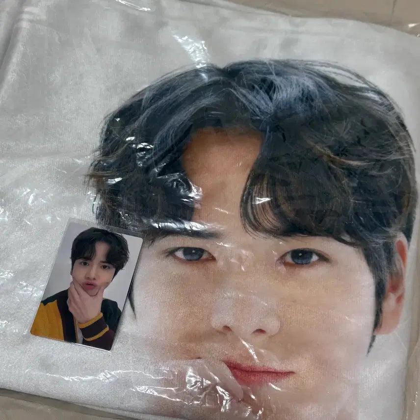 [BUNJANG] The Boyz Younghoon Derby Zone Blanket + Photocard Bundle Set / 더보이즈 영훈 더비존 담요+포카 일괄 판매