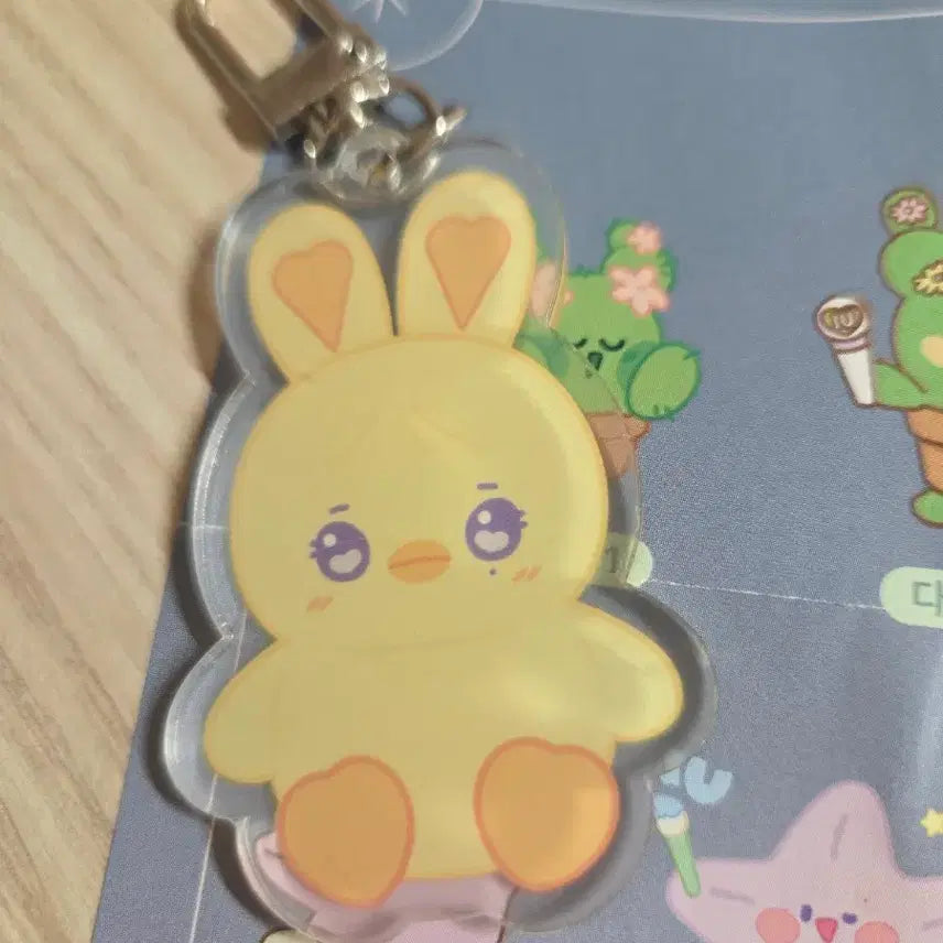 [BUNJANG] IU Exhibition Secret Keychain + IU Universe Fanconcert Smart Talk / 아이유 순간 전시회 시크릿 키링 + 아이유니버스 팬콘서트 스마트톡