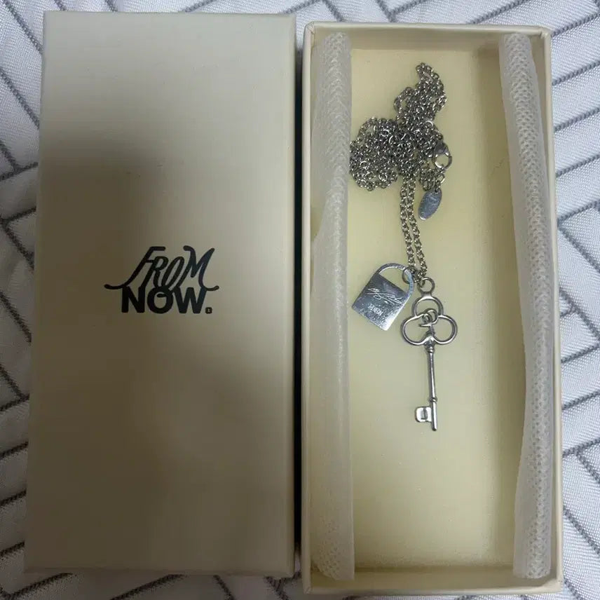 [BUNJANG] fromis_9 Baek Ji-heon From Now Necklace / 프로미스나인 from now 백지헌 목걸이
