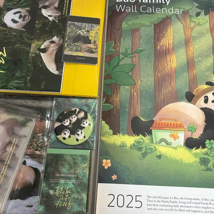 [BUNJANG] Everland Bao Family 2025 Wall Calendar Set / 에버랜드 푸바오 바오패밀리 시그 +25 벽걸이달력 덤