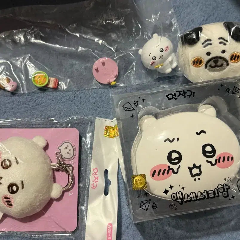[BUNJANG] Monstrous Acquaintance (Monjakgwi) Keychain &amp; Figure &amp; Mini Doll &amp; Accessory Case Bundle Set / 먼작귀 키링 &amp; 피규어 &amp; 미니인형 &amp; 악세사리통 일괄