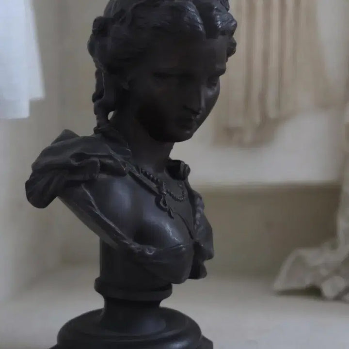 [BUNJANG] French Girl Bust Figurine with Floral Headpiece / 프랑스 소녀 흉상 오브제
