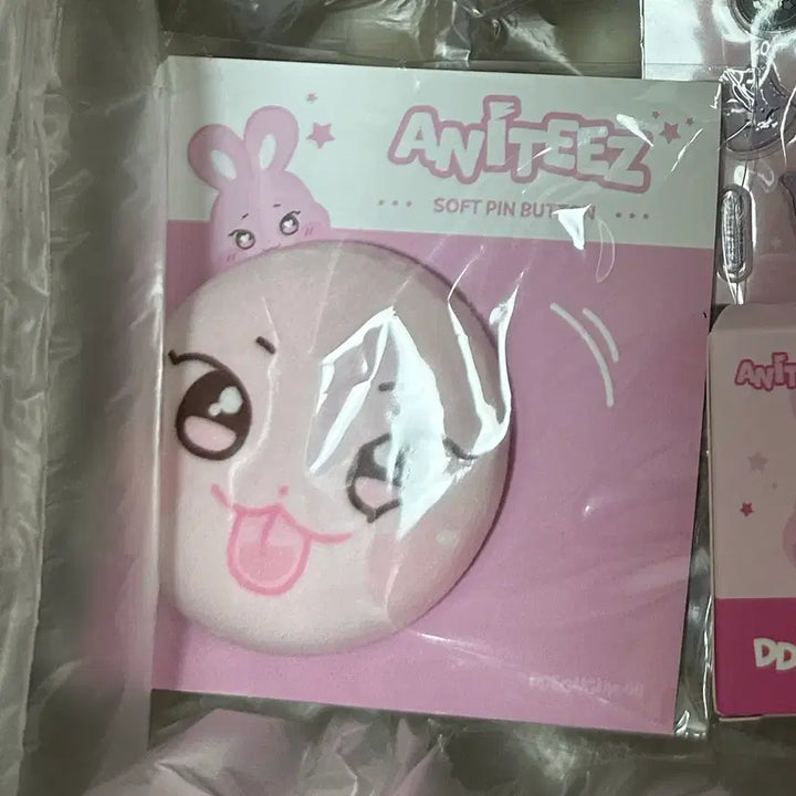 [BUNJANG] Anettyes Ddeongbyeol Malrang Pin Button Sealed / 미개봉 애니티즈 떵별이 말랑핀버튼 양도