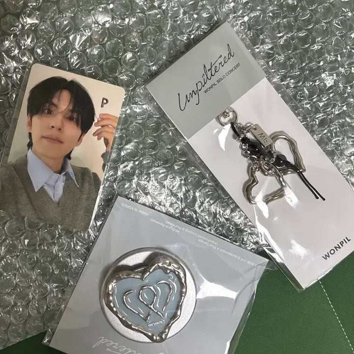 [BUNJANG] DAY6 Wonpil Unfiltered Photocard, MagSafe Grip Tok &amp; Metal Keyring Bundle Set / DAY6 원필 언필터드 미개봉 그립톡&amp;메탈키링 일괄판매
