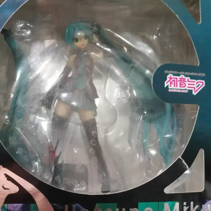 [BUNJANG] Hatsune Miku 1/8 Scale Figure (Official Outfit Version) - Unsealed, Unused / 개봉미사용 고전 하츠네 미쿠 피규어  1/8