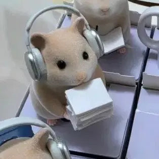 [BUNJANG] Hamster "Document Bomb" Figurine (Wearing Headset) / 서류폭탄 김햄찌 랜덤 피규어 (헤드셋 착용)]