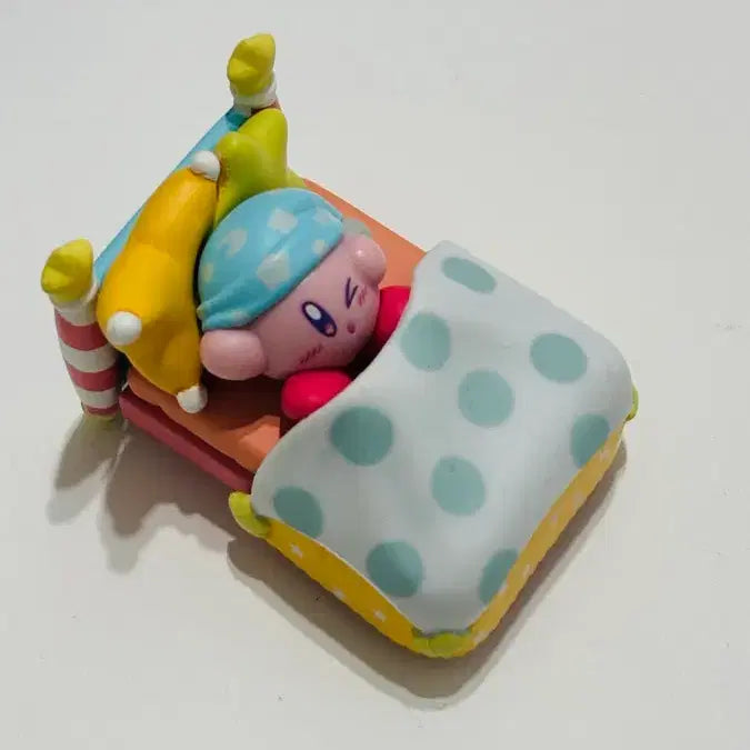 [BUNJANG] Kirby Happy Morning Sleeping Bed Gacha Figure / 별의 커비 해피모닝 잠자는 침대 가챠 피규어