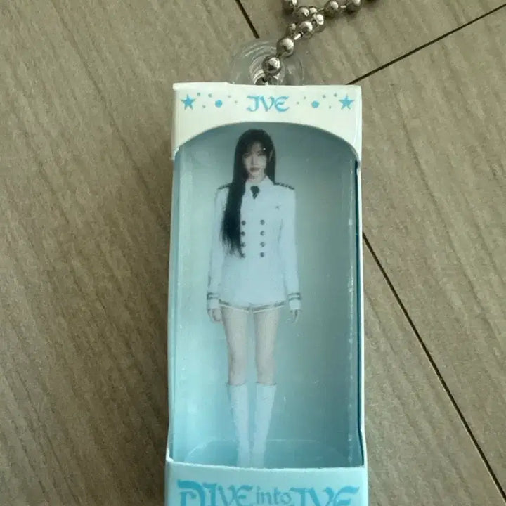 [BUNJANG] IVE MiniB Pop-Up Random Tanning Keyring (REI) / 아이브 미니브 팝업 랜덤 태닝 키링(리즈)