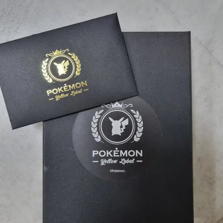 [BUNJANG] Pokemon Pikachu Yellow Label Passport Holder / 포켓몬 피카츄 옐로우라벨 여권지갑 팝니다
