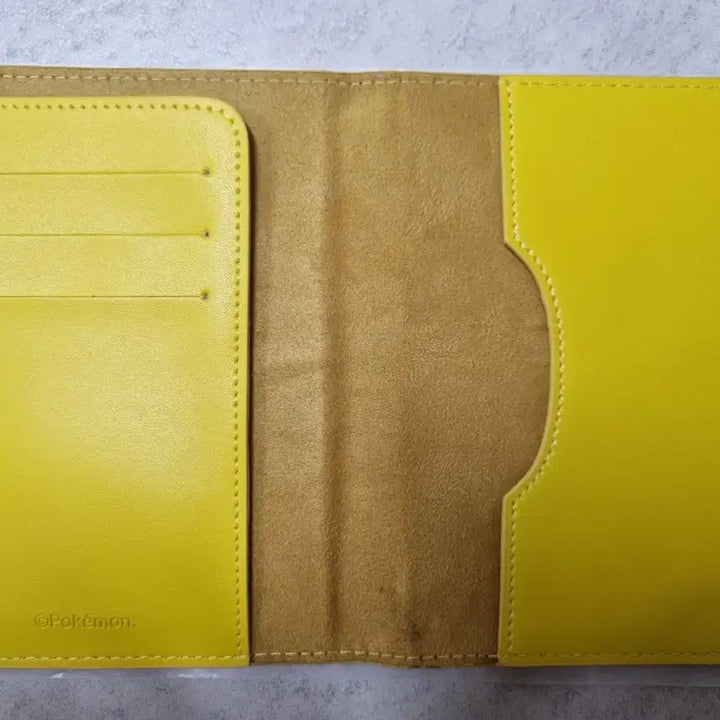 [BUNJANG] Pokemon Pikachu Yellow Label Passport Holder / 포켓몬 피카츄 옐로우라벨 여권지갑 팝니다