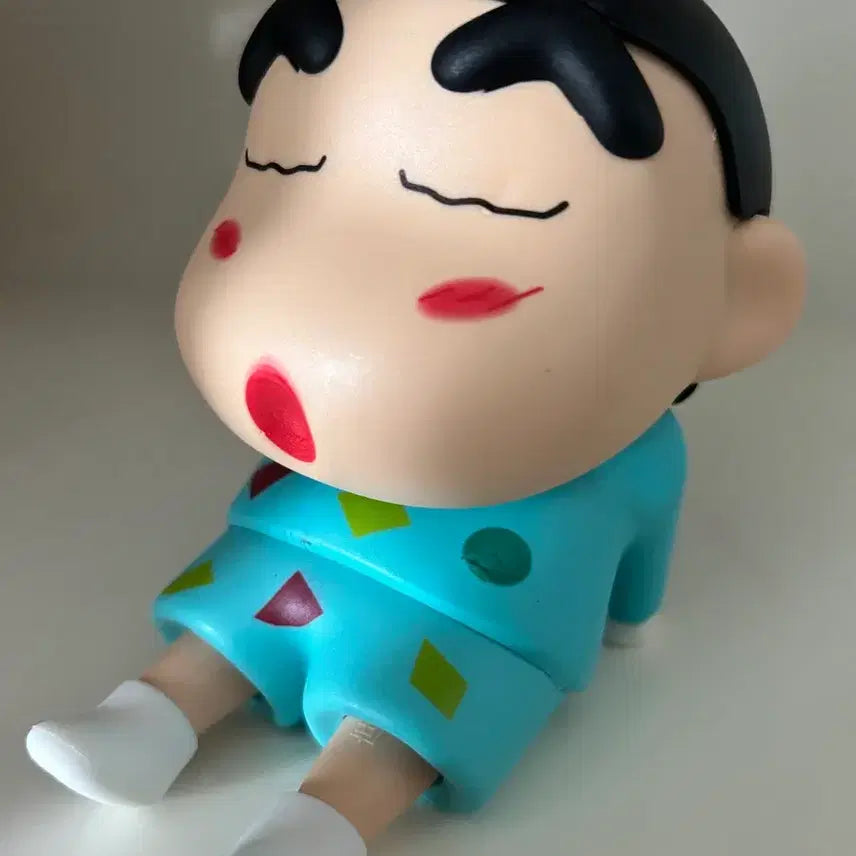 [BUNJANG] Crayon Shin-chan Pajama Figure Phone Stand / 짱구 잠옷 피규어 핸드폰 거치대