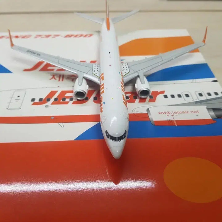 [BUNJANG] Jeju Air 1:200 Scale Airplane Model / 제주항공 비행기 모형  1:200