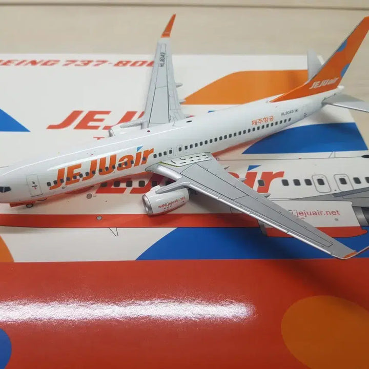 [BUNJANG] Jeju Air 1:200 Scale Airplane Model / 제주항공 비행기 모형  1:200