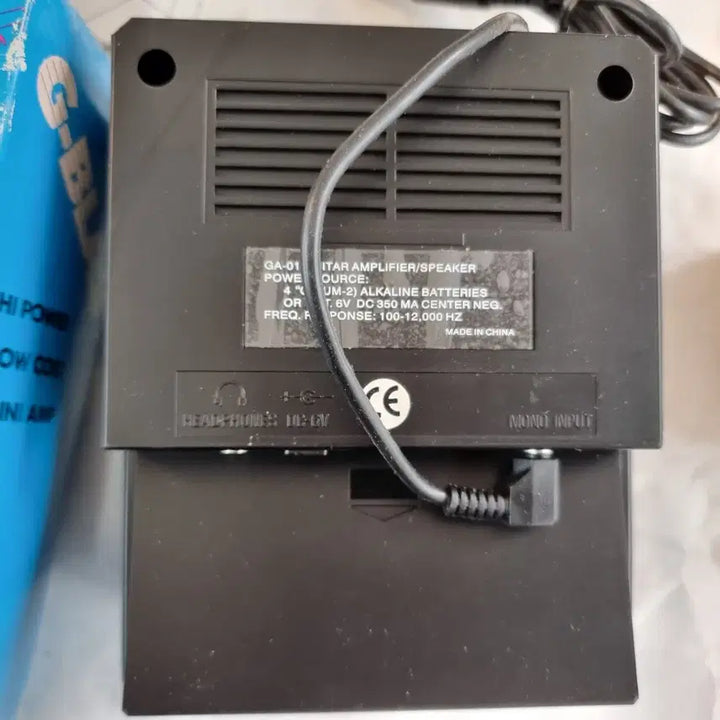 [BUNJANG] G-BLASTER Mini Amplifier for Guitar, Keyboard, Microphone / 휴대하기 좋은 G-BLASTER 미니 앰프예요기타, 키보드, 마이크 등에 사용하기 좋고배터리 또는 어댑터 사용이 가능해요헤드폰 단자가 있어 조용히 연습하기도 좋아요음악 작업