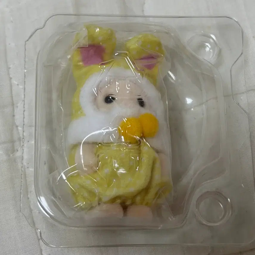 [BUNJANG] Sylvanian Families 40th Anniversary Colorful Rabbit Blind Pack Yellow / 실바니안 40주년 컬러풀 토끼 블라인드팩 노랑