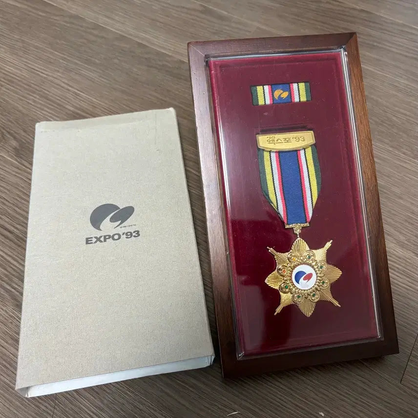 [BUNJANG] 1993 Daejeon Expo Participation Badge Set / 1993 대전 엑스포 기념 기장 약장 참여장