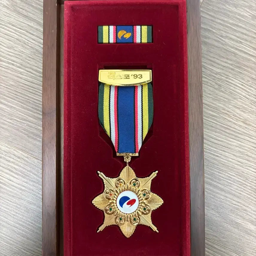 [BUNJANG] 1993 Daejeon Expo Participation Badge Set / 1993 대전 엑스포 기념 기장 약장 참여장