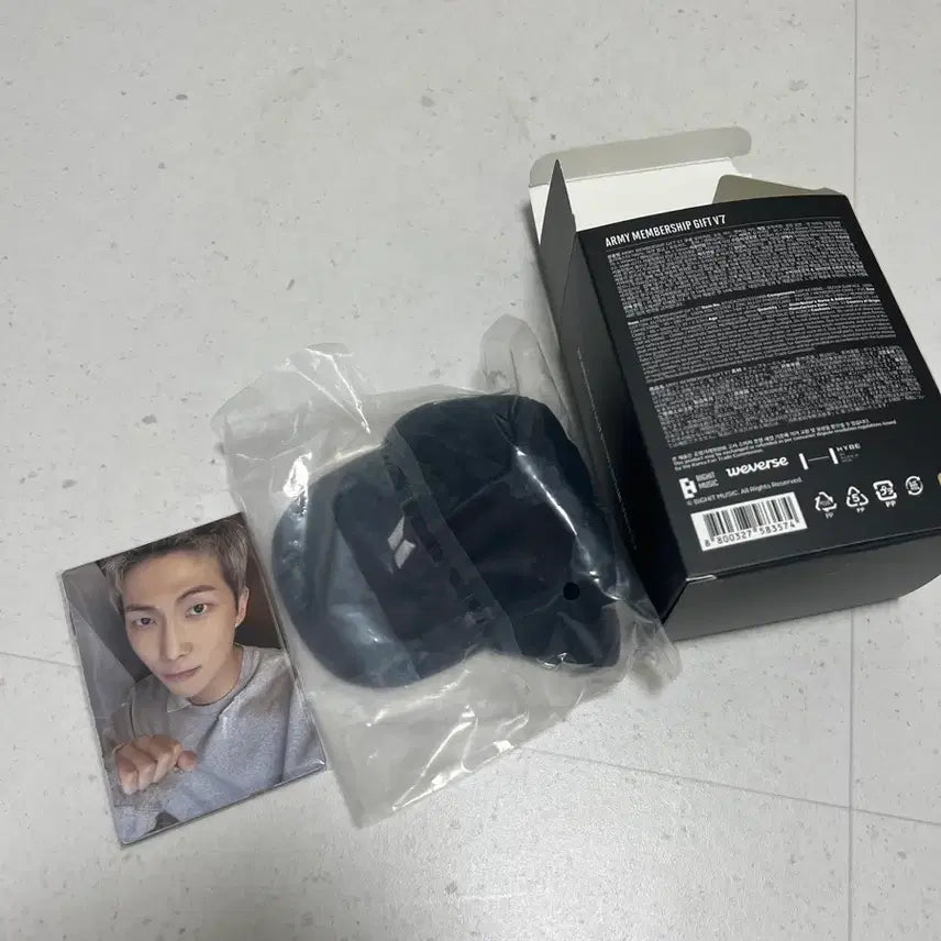 [BUNJANG] BTS Membership Hat Keychain Photocard Bundle Set / BTS merch box 