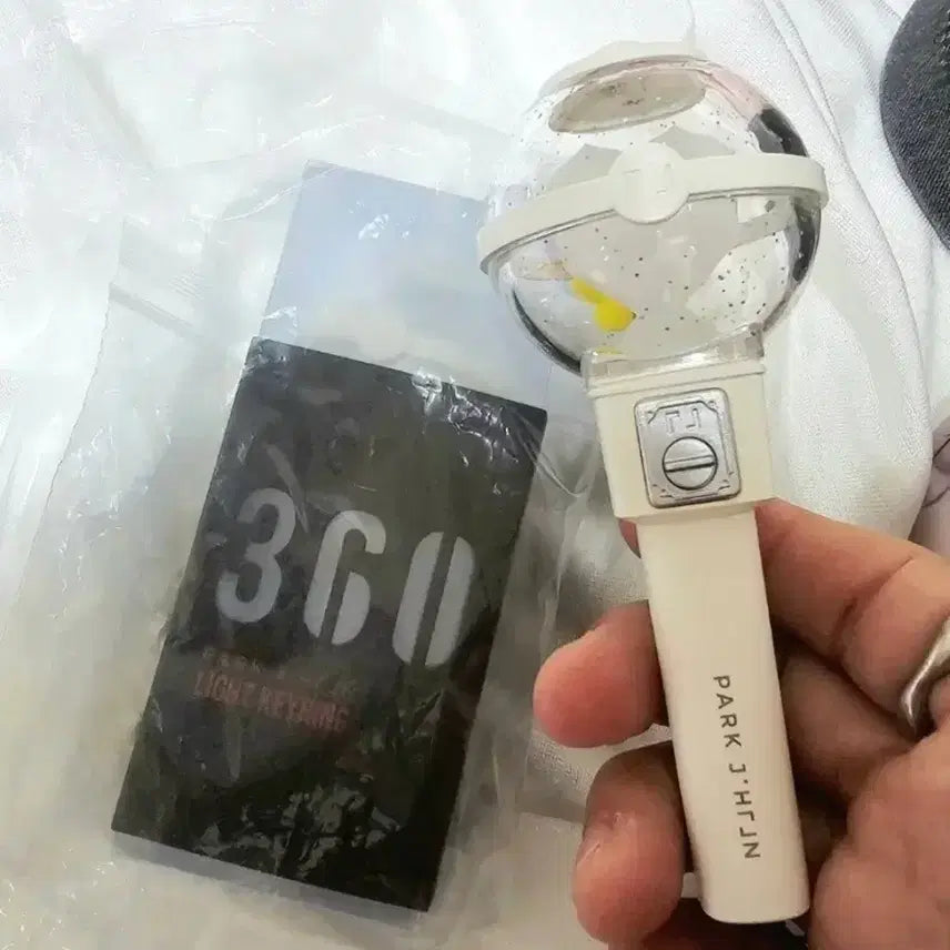 [BUNJANG] Park Jihoon Wanna One Mini Lightstick Keychain (Printing Error) / (인쇄오류O) 박지훈 응원봉 뽑봉 미니키링 미니응원봉 뽑봉키링/ 워너원 WANNAONE