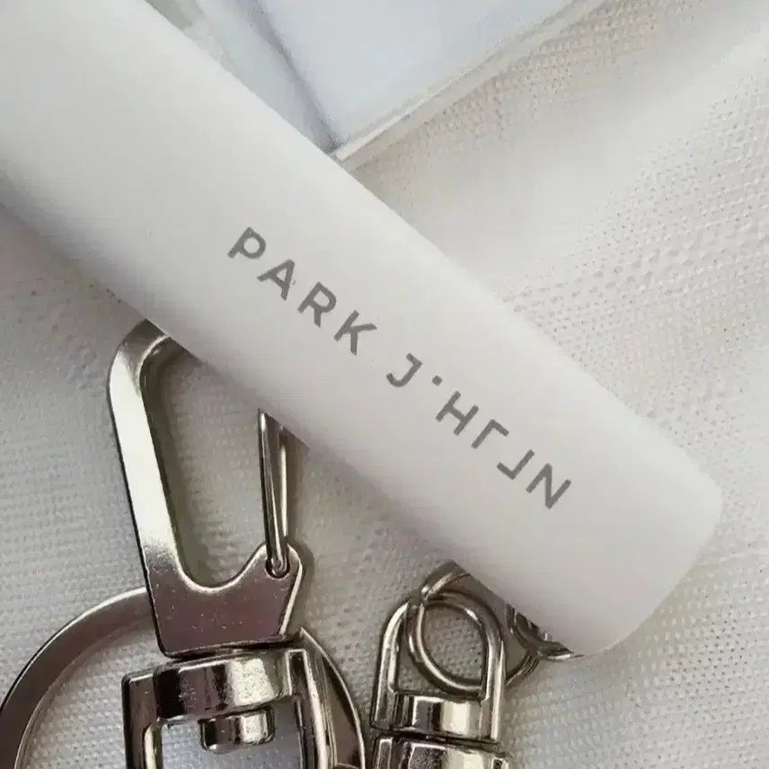 [BUNJANG] Park Jihoon Wanna One Mini Lightstick Keychain (Printing Error) / (인쇄오류O) 박지훈 응원봉 뽑봉 미니키링 미니응원봉 뽑봉키링/ 워너원 WANNAONE