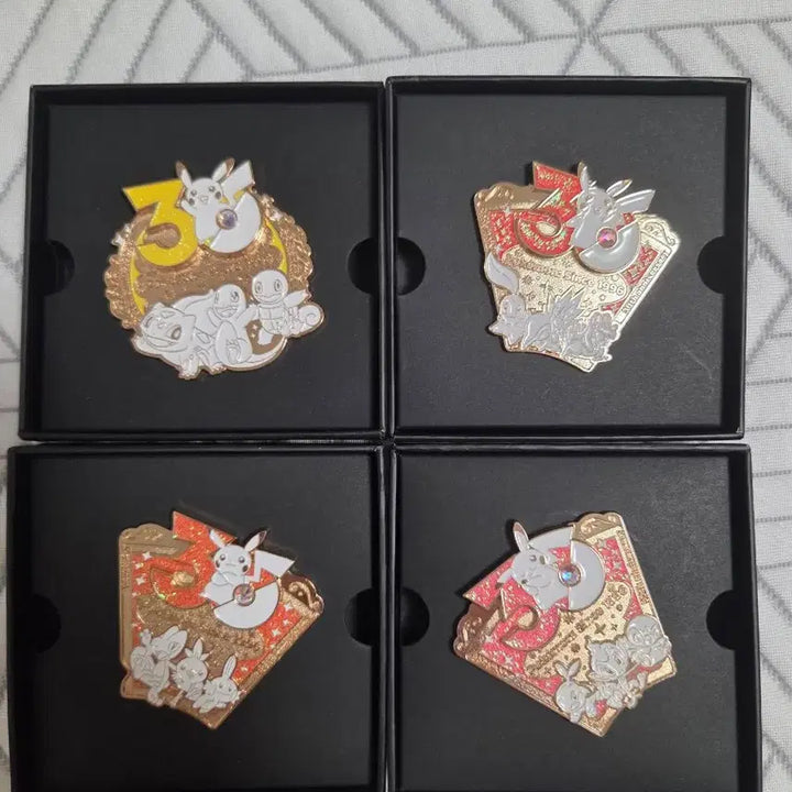 [BUNJANG] Pokemon 30th Anniversary Badge Set (June-September) / 포켓몬 30주년 뱃지 3,4,5,6월 일괄(단순 개봉품)