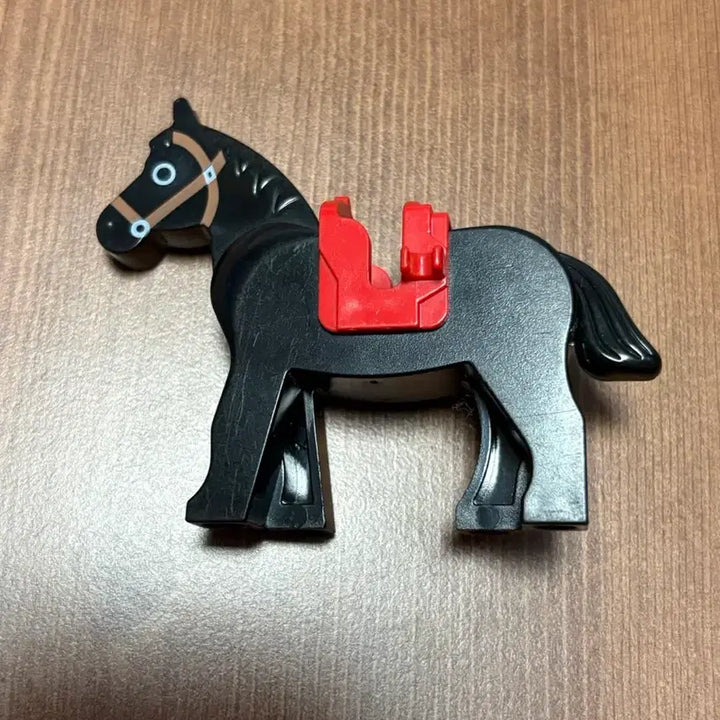 [BUNJANG] LEGO Horse with Black Torso and Red Saddle / 레고 흑마 + 빨강 말 안장