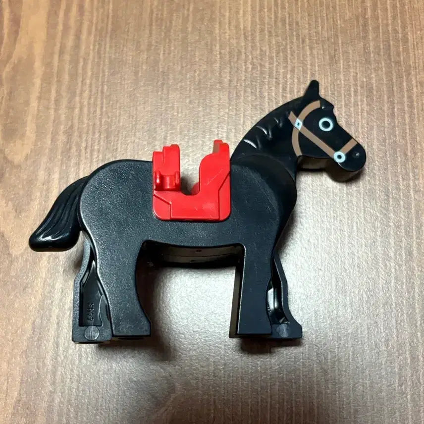 [BUNJANG] LEGO Horse with Black Torso and Red Saddle / 레고 흑마 + 빨강 말 안장