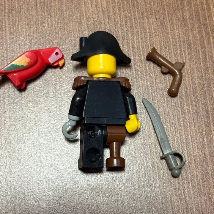 [BUNJANG] LEGO Pirates Redbeard Captain / 올드레고 해적 빨강 수염 선장