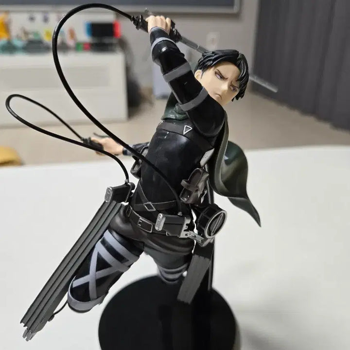 [BUNJANG] Attack on Titan Levi Figure (C Prize) / 자유를찾아서 리바이 C상 판매