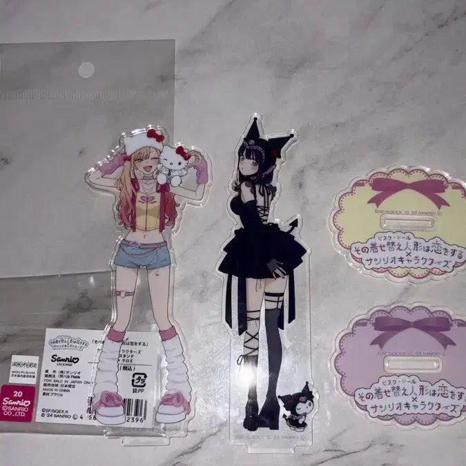 [BUNJANG] My Dress-Up Darling x Sanrio Collaboration Acrylic Stand Kitty &amp; Kuromi Bundle Set / 그 비스크돌은 사랑을 한다 산리오 콜라보 아크릴 스탠드 키티 쿠루미 일괄