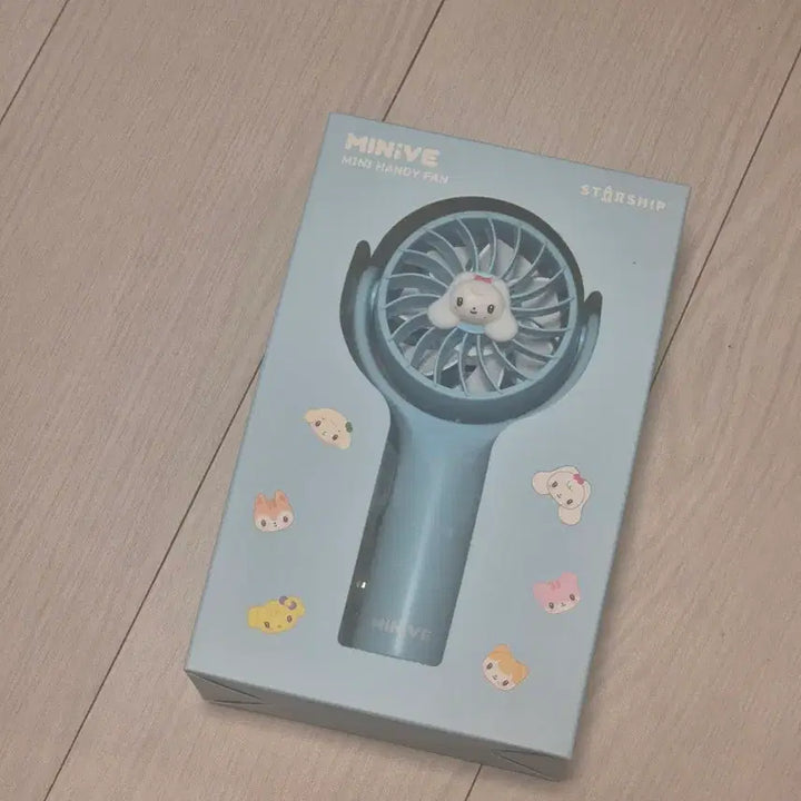 [BUNJANG] IVE Mini Brand Mini Handheld Fan / 아이브 미니브 잠실 팝업 미니 핸디팬 손풍기 미개봉 판매합니다