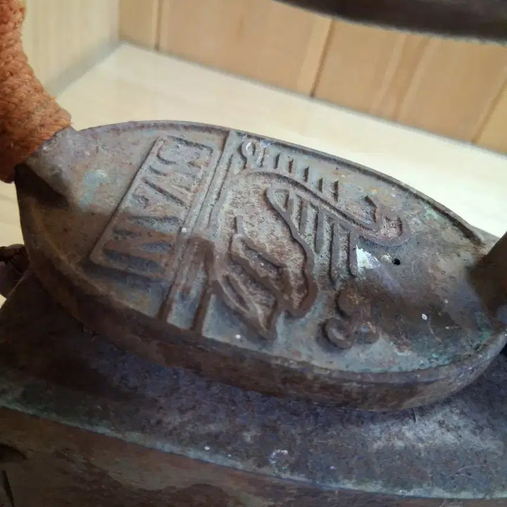 [BUNJANG] Antique Cast Iron Charcoal Iron / 엔틱 무쇠 다리미  숯다리미