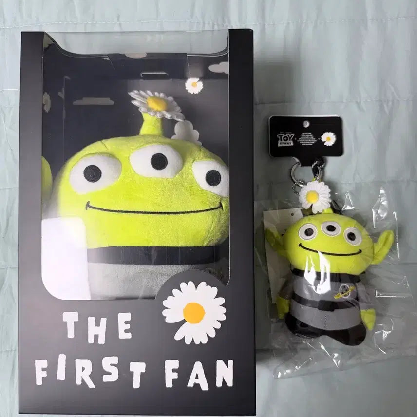 [BUNJANG] Peaceminusone Toy Story Alien Standing Doll + Alien Keyring Bundle Set / 피마원 토이스토리 알린 스탠딩인형+알린키링 일괄