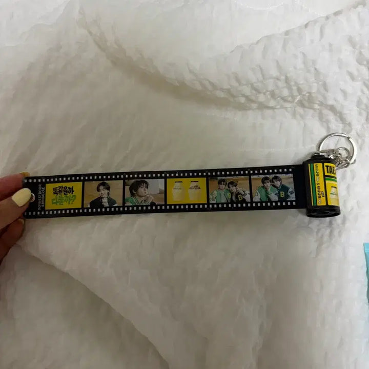 [BUNJANG] BOYNEXTDOOR Jaehyun Taesan Banana Milk Keyring Limited Edition / 보이넥스트도어 재현 태산 바나나우유 키링 한정판