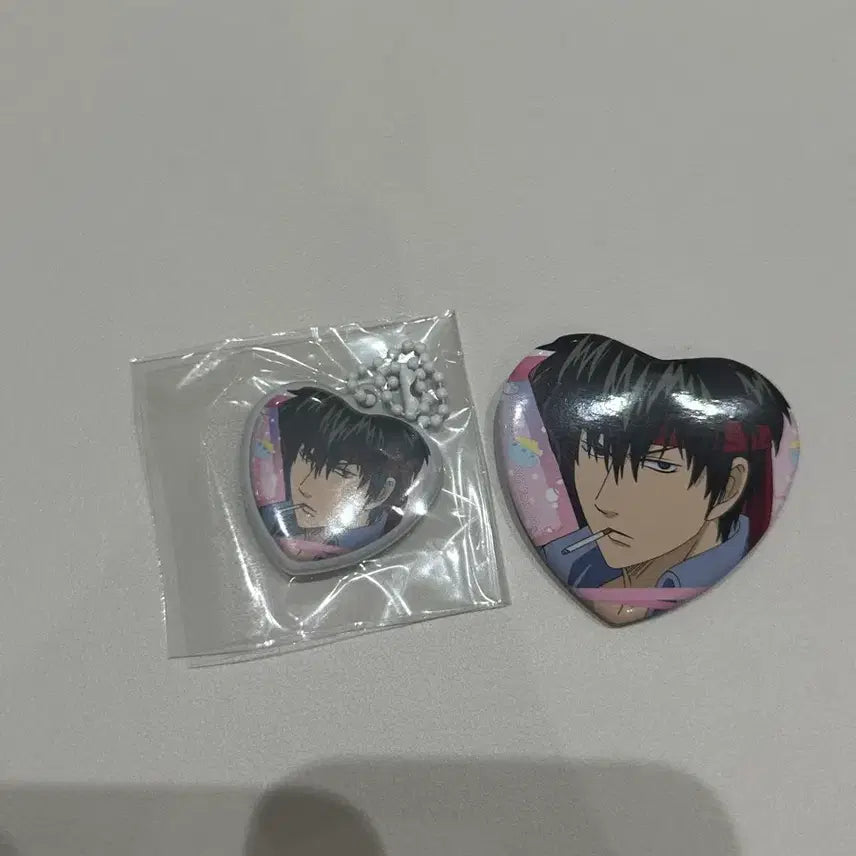 [BUNJANG] Gintama Hijikata Toshiro Heart Badge (Japan Special) + Heart Keyring (Korea Special) / 은혼 히지카타 톳시 하트뱃지(일본 특전) + 하트키링(한국 특전)
