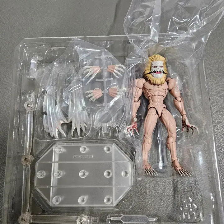 [BUNJANG] Revoltech Attack on Titan Jaw Titan Figure / 리볼텍 턱거인