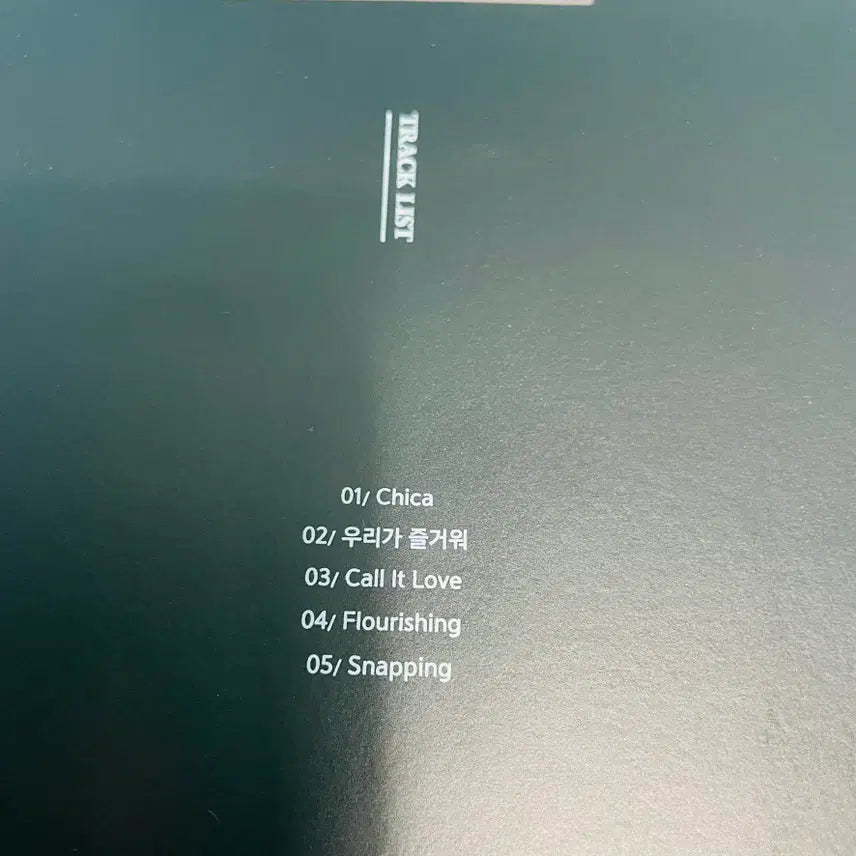 [BUNJANG] Chung Ha I.O.I "Flourishing" 4th Mini Album (Photocard Included) / [중고음반/CD] 아이오아이 I.O.I 청하 미니4집 Flourishing (포토카드 포함)