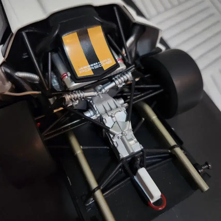 [BUNJANG] UT Models Porsche 911 GT1 1:18 Scale White / ut 모델스 포르쉐 911 GT1 1/18 1:18