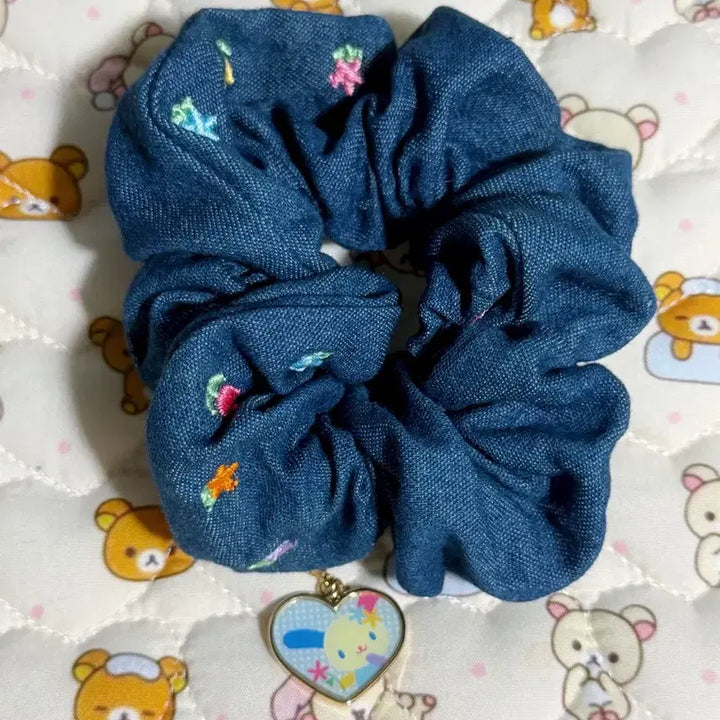 [BUNJANG] Usahana Denim Hair Scrunchie with Charm / 우사하나 데님 헤어 슈슈 곱창머리끈 판매