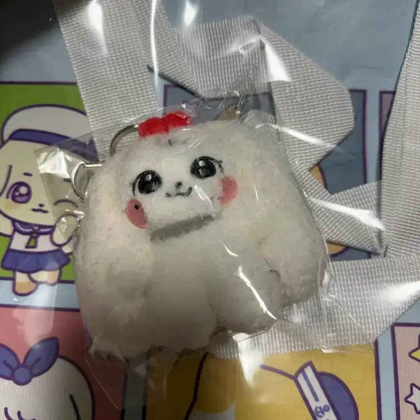 [BUNJANG] IVE MiniB 10cm Keyring / 아이브 미니브 10cm키링 체리