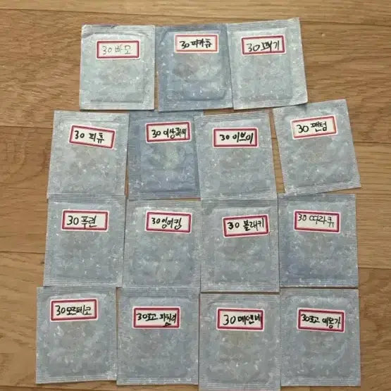 [BUNJANG] Pokemon 30th Anniversary 30 Logo Set 15 Non-Duplicate Stickers Bundle / 포켓몬 띠부씰 30주년 30로고 15종 (중복x) 일괄로 팔아요