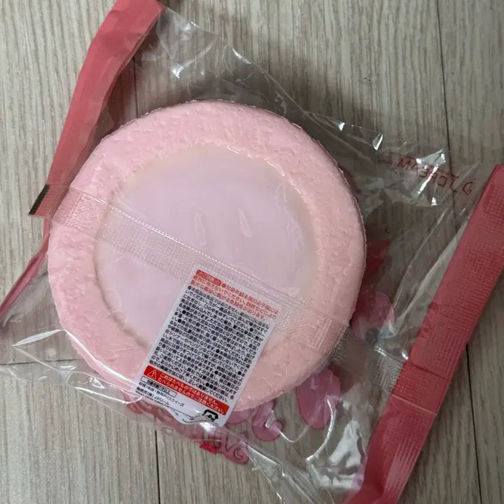 [BUNJANG] Joyful Strawberry Roll Cake Dessert Squishy / 조이풀 딸기 롤케이크 디저트 스퀴시 말랑이 스퀴즈