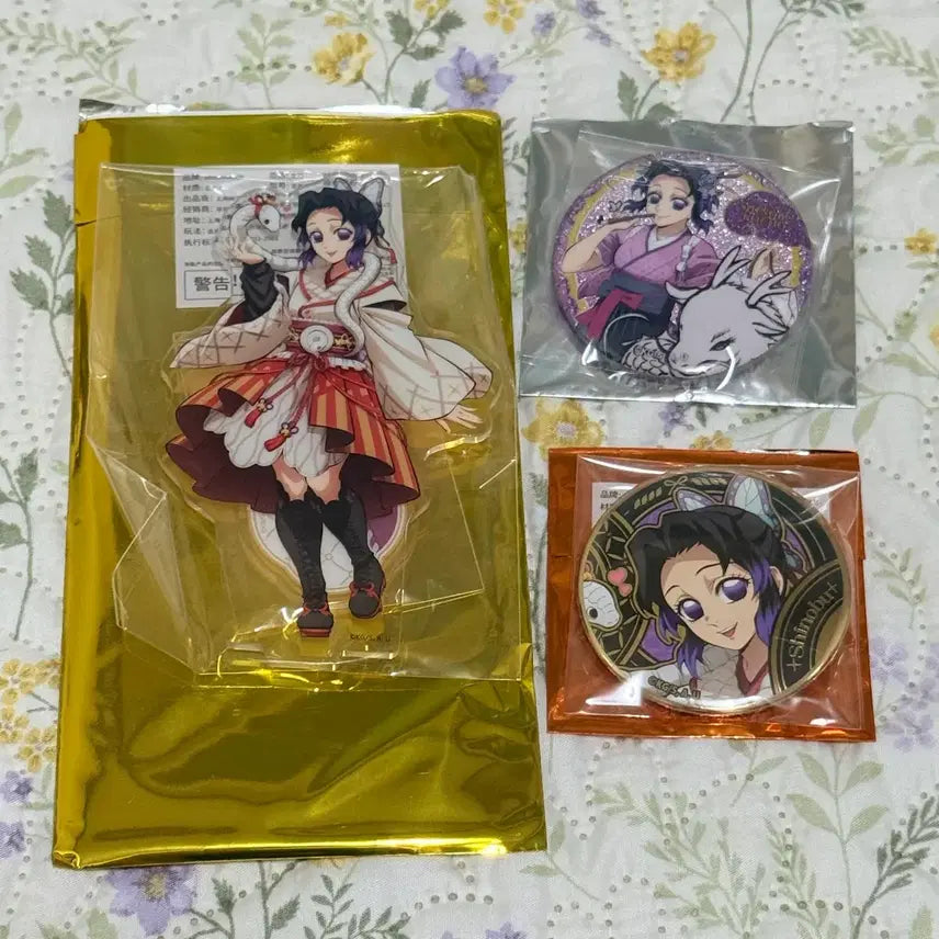 [BUNJANG] Demon Slayer Shinobu Kocho Year of the Snake Acrylic Stand &amp; Badges / 귀멸의 칼날 코쵸우 시노부 아크릴 스탠드 뱃지 뱀의 해 유포테이블