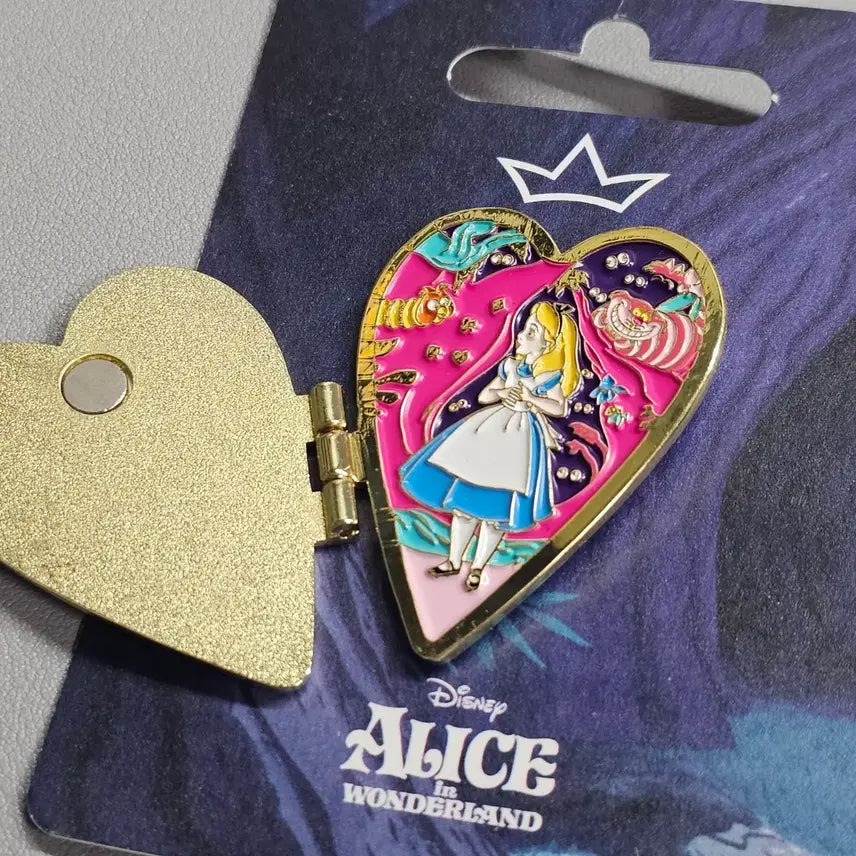 [BUNJANG] Disney Alice Hinged Badge / 디즈니 앨리스 경첩 뱃지 (정품)