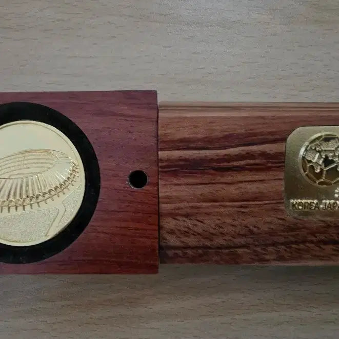 [BUNJANG] 2002 FIFA World Cup Commemorative Medal Wood Case / 2002 월드컵 기념 메달 우드 케이스
