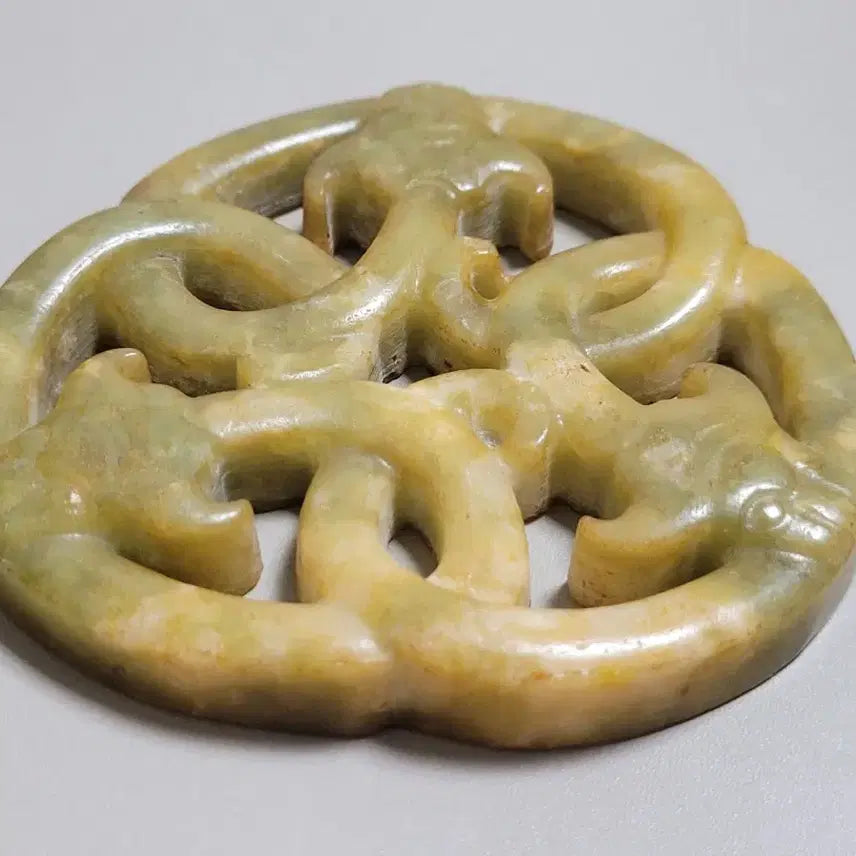 [BUNJANG] Unique Jade Pendant with Dragon Motif / 용문양 독특한 옥패 옥장신구